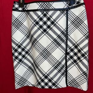 WH/BM Black& White plaid skirt. Never worn!